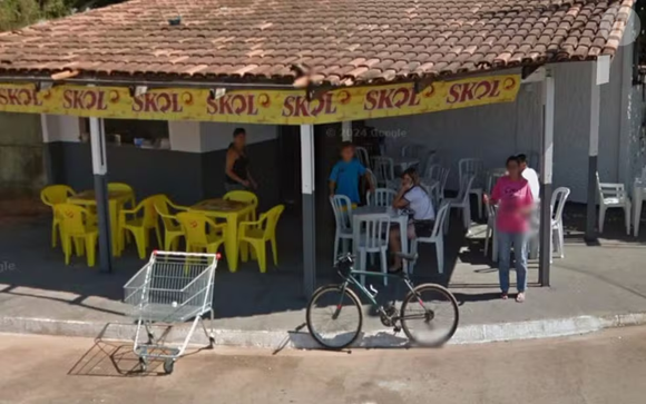 Marília Mendonça aparece muito jovem em um print do Google Maps. Registro foi feito em um bar que pertencia à Ruth Moreira