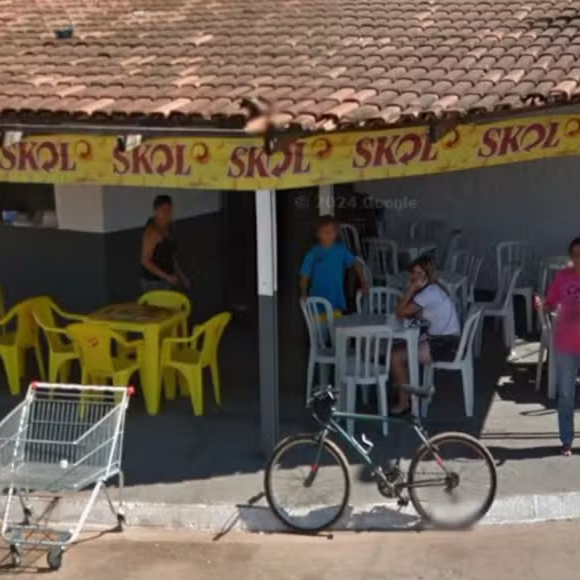 Marília Mendonça aparece muito jovem em um print do Google Maps. Registro foi feito em um bar que pertencia à Ruth Moreira