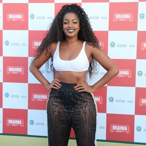A cantora Iza investiu no contraste entre peças para se apresentar na Arena N1 em2018
