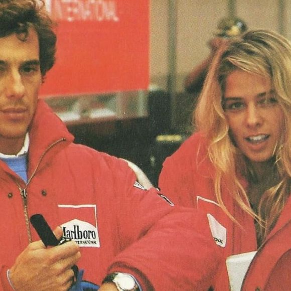 Adriane Galisteu vibrou com presente inusitado e inédito dado por influencer: uma bolsa reproduzindo o icônico capacete de Ayrton Senna