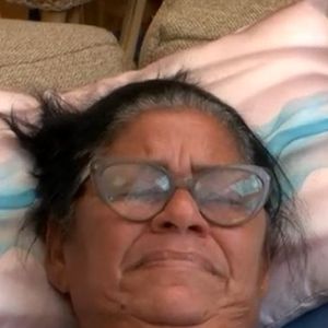 Quem não gostou nada disso foi a dona Delma, que caiu no choro pela casa estar no 'Tá com Nada'