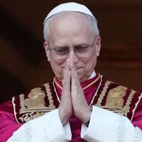 ‘Brincava com armas’: irmão do Papa Leão XIV conta sobre sua infância inusitada ao lado do novo pontífice