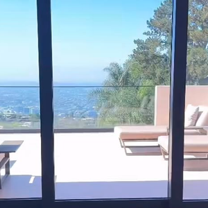 Anitta vive dias de luxo em Los Angeles. A cantora está hospedada em uma mansão com piscina monumental, áreas de bem-estar e ambientes integrados antes da Copa do Mundo 2026