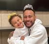Neymar causou revolta em internautas ao aparecer, com Covid, abraçado à filha Mavie
