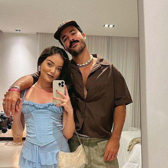 Em foto com Mateus, do 'BBB 25', Anna Rita Cerqueira reflete ao ser questionada se toparia entrar em reality de confinamento: 'Iria adorar ficar isolada. Acho que o que mais pesaria seria a exposição'