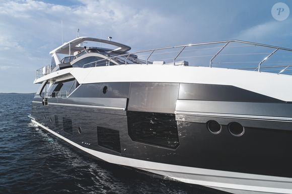 Iate de Cristiano Ronaldo combina sofisticação e funcionalidade em alto-mar