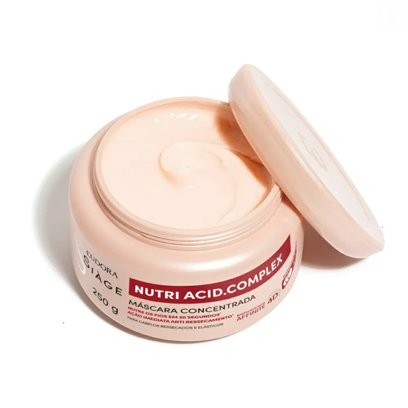Para quem busca mais maciez, alinhamento e controle do frizz, a Eudora Nutri Acid Complex é uma das opções destacadas pela tricologista Lorena Nogueira. A profissional também ressalta que a máscara não costuma pesar tanto, o que a torna uma alternativa para a rotina de cuidados