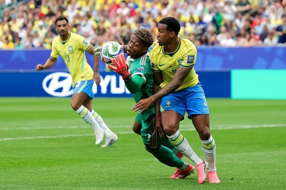 Com o Brasil classificado para as oitavas de final, Zion Suzuki deixa a Copa valorizado e consolidado como um dos goleiros mais promissores da nova geração do futebol internacional