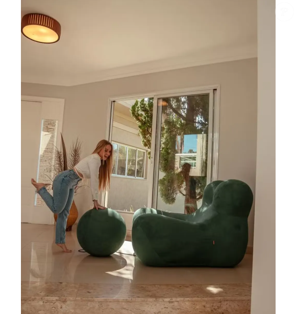 Carla Diaz sobre sua mansão: "Sempre morei em apartamento, e agora aconteceu essa oportunidade. A casa tem mais de 2 mil m², fiquei encantada"