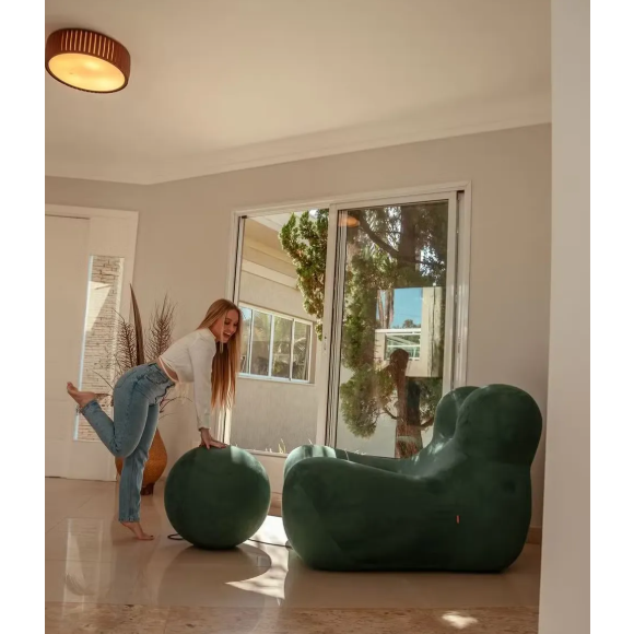 Carla Diaz sobre sua mansão: "Sempre morei em apartamento, e agora aconteceu essa oportunidade. A casa tem mais de 2 mil m², fiquei encantada"