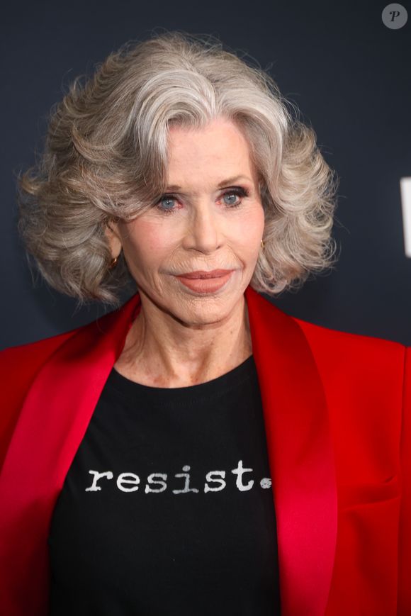 Jane Fonda, hoje com 88 anos, se tornou referência mundial em longevidade ativa e bem-estar após décadas incentivando a prática de exercícios físicos