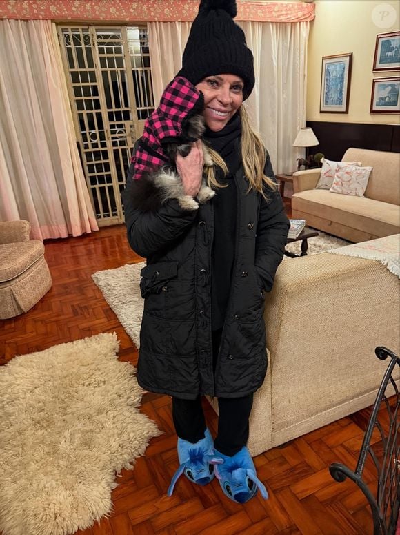 Agora, com o visual mais jovial e uma beleza única, Christina Rocha está de volta ao SBT