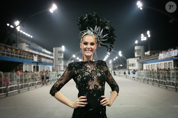 2015 - Ana Hickmann participa de ensaio técnico da Vai Vai no sambódromo do Anhembi, em São Paulo