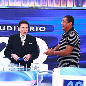 Vampeta durante programa de Silvio Santos ao lado de Oscar Schmidt