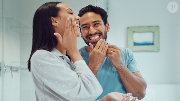 Para uma pele hidratada, uma boa opção é misturar creme Nivea e óleo de amêndoas