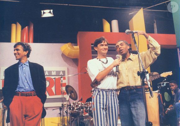 Serginho Groisman com Caetano Veloso e Gilberto Gil nos anos 1990 no 'Programa Livre' (SBT)