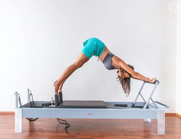 Existem diferentes formas de praticar pilates, com vários tipos de equipamentos