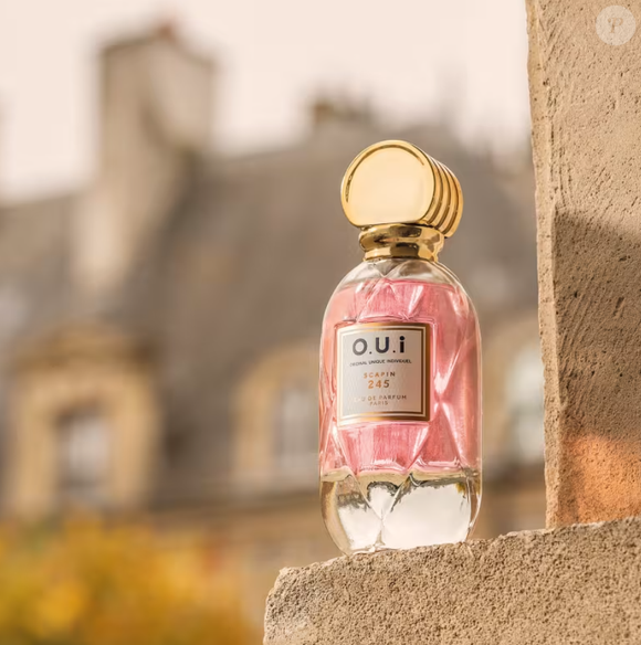 O Perfume O.U.i Madeleine 862 Eau de Parfum entrega notas gourmand com licor de rum, rosas, e a doçura de baunilha.