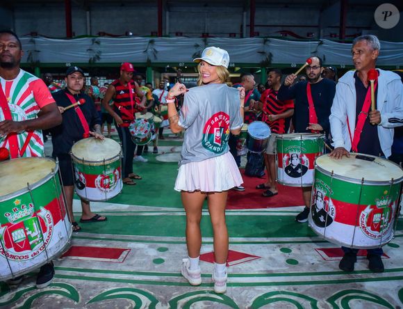 Virgínia Fonseca rainha de bateria: postagem curtida por Margareth Serrão também criticava chegada da influenciadora na Grande Rio