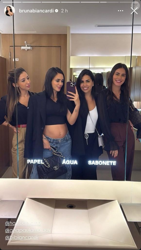Vale-night das poderosas! Bruna Biancardi e amigas brilham em jantar no badalado restaurante japonês Makoto.