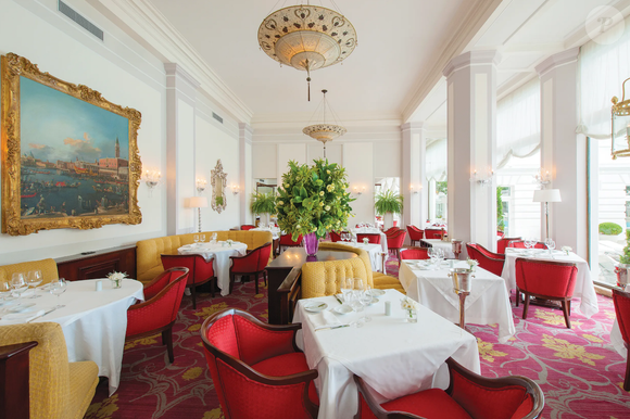 O Restaurante Cipriani, localizado no Copacabana Palace, no Rio de Janeiro, é luxuosíssimo.
