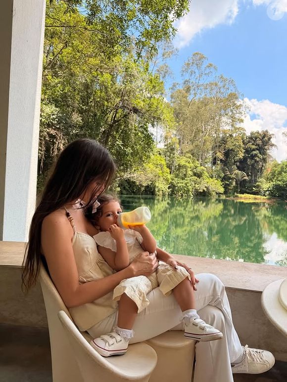 Após a repercussão sobre a ausência de Helena na Copa do Mundo de 2026, Amanda Kimberlly garantiu que a presença da filha nunca foi solicitada e negou qualquer impedimento de sua parte