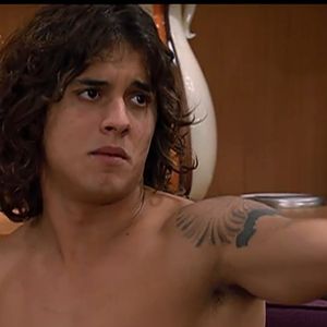 Com passagens por novelas da Record, Globo e SBT, Guilherme Boury soma duas décadas de carreira antes de entrar no confinamento rural