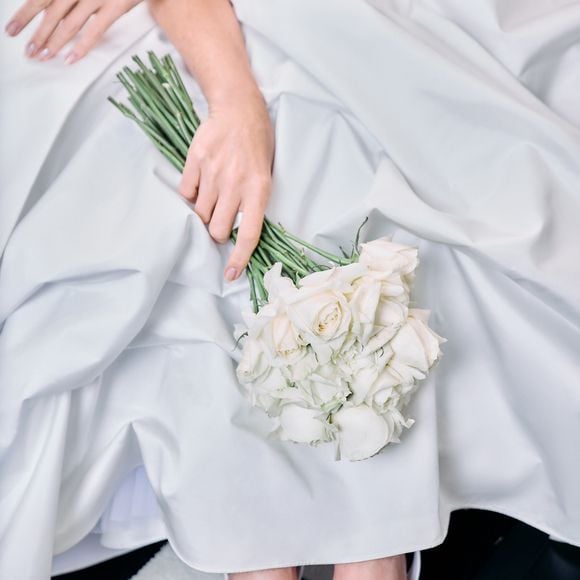 Além da decoração, o branco também ganhou destaque no buquê de Ana Hickmann, que escolheu um arranjo composto exclusivamente por rosas brancas para o casamento com Edu Guedes