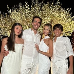 Kaká também é pai de Luca, hoje com 17 anos, Esther, de 5 anos, e Sarah, de 3, ambas filhas do ex-jogador com sua atual esposa, Carol Dias