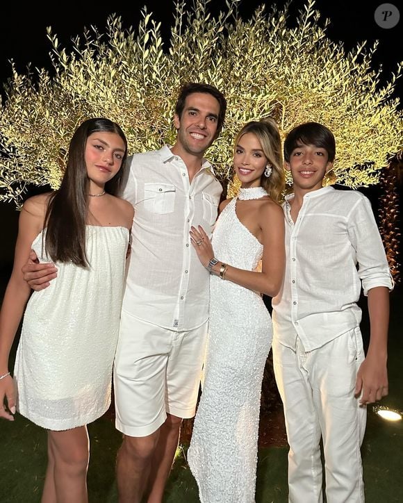Kaká também é pai de Luca, hoje com 17 anos, Esther, de 5 anos, e Sarah, de 3, ambas filhas do ex-jogador com sua atual esposa, Carol Dias