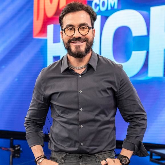 Padre Fábio de Melo na Justiça: contratado da Globo afirma que atraso na viagem se deu porque comandante do voo alegou ter ultrapassado seu tempo máximo de serviço