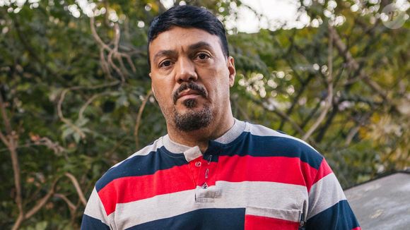O cantor Belo dá vida a Misael, um homem simples e honesto que vê sua vida desabar após a morte da esposa, Isaura.