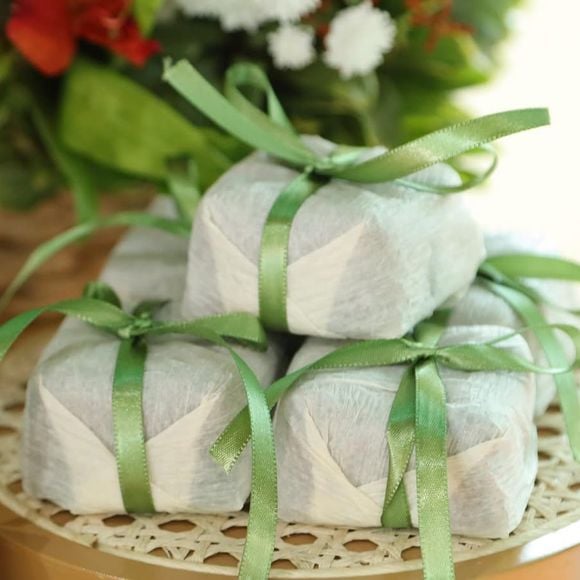 Os tradicionais bem-vividos, embalados com delicadeza em tons de verde, simbolizaram a celebração da vida e a felicidade com a chegada de Clara