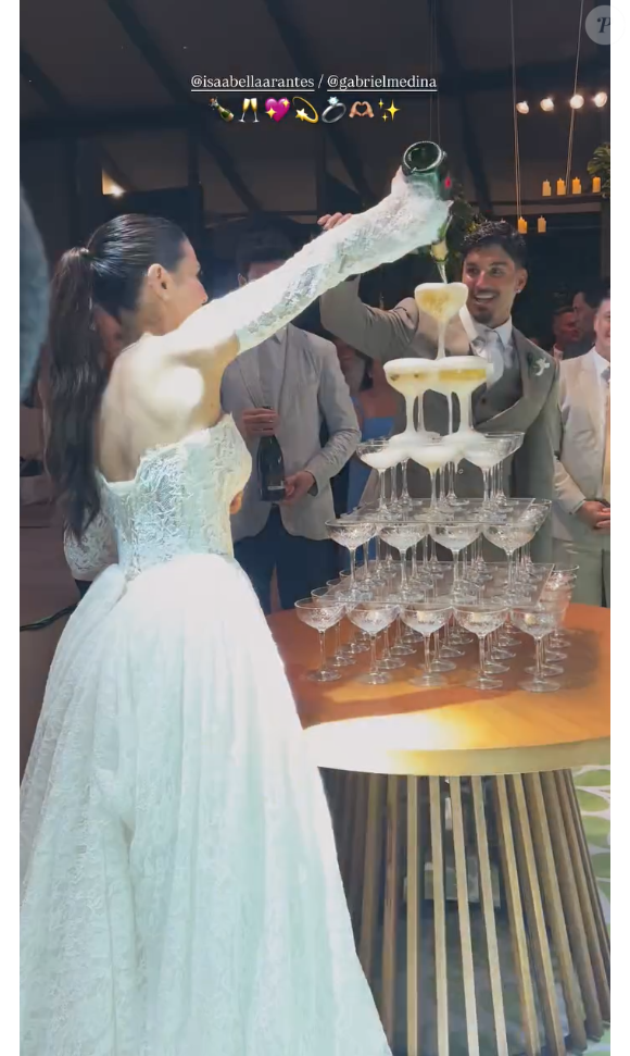 Para a celebração, Gabriel Medina e Isabella Arantes contaram com 15 mil flores, que enfeitaram os diversos ambientes do casamento