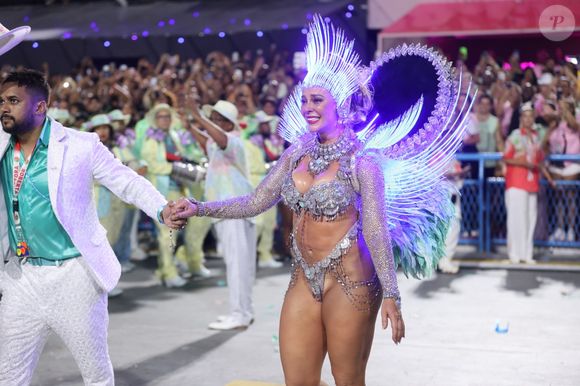 Rainha da Grande Rio, Paolla Oliveira vai se despedir do posto, mas quer seguir na escola