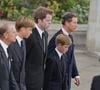 Segundo o Daily Mail, Charles Spencer escreveu que recebeu uma ligação do então príncipe de Gales após a decisão de que os príncipes William e Harry caminhariam ao lado do caixão da mãe durante o cortejo fúnebre