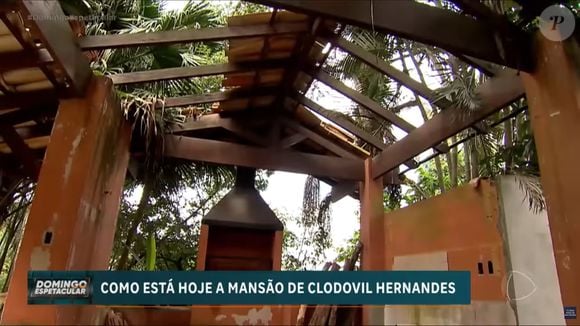 Foto mostra outro detalhe da casa de luxo e milionária de Clodovil já atingida pelo abandono