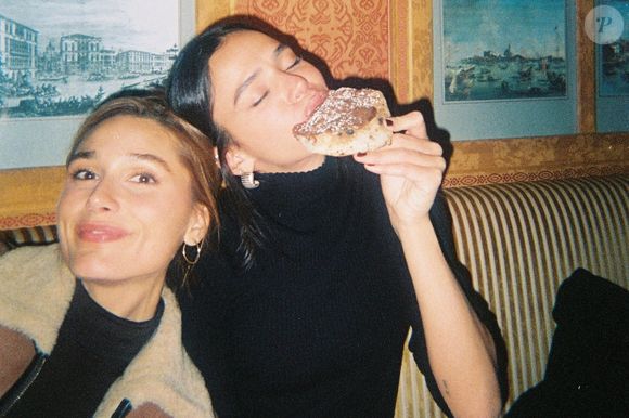 Amizade de Bruna Marquezine e Sasha Meneghel pode ser considerada um exemplo da reflexão de Arthur C. Brooks