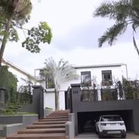 Sala envidraçada, banheiro luxuoso de mármore e terreno de 498 m²: Yudi Tamashiro deu adeus à mansão de milhões e ganhou fortuna antes de se mudar para o Japão