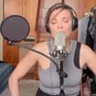 Nem casa própria, nem fortuna bilionária: por que a cantora italiana Gala, voz da música chiclete da Copa do Mundo de Clubes, leva vida 'nômade'?