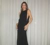 Os vestidos de corte reto são peças curingas no guarda-roupa de qualquer gestante