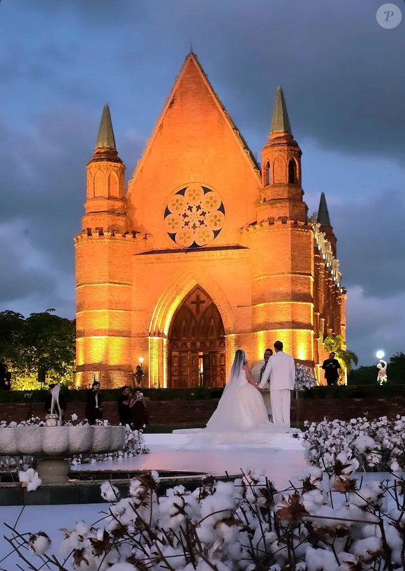 O Instituto Ricardo Brennand recebeu a cerimônia de casamento de Juliette Freire e Kaique Cerveny. A celebração reuniu familiares, amigos e convidados famosos em uma festa com referências à cultura nordestina