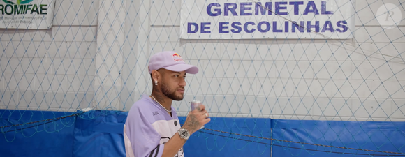 No GREMETAL, onde brilhou no futsal, Neymar Jr. recordou que chorou ao ser obrigado a escolher entre as quadras e o campo, decisão que antecedeu sua chegada ao time profissional do Santos aos 16 anos