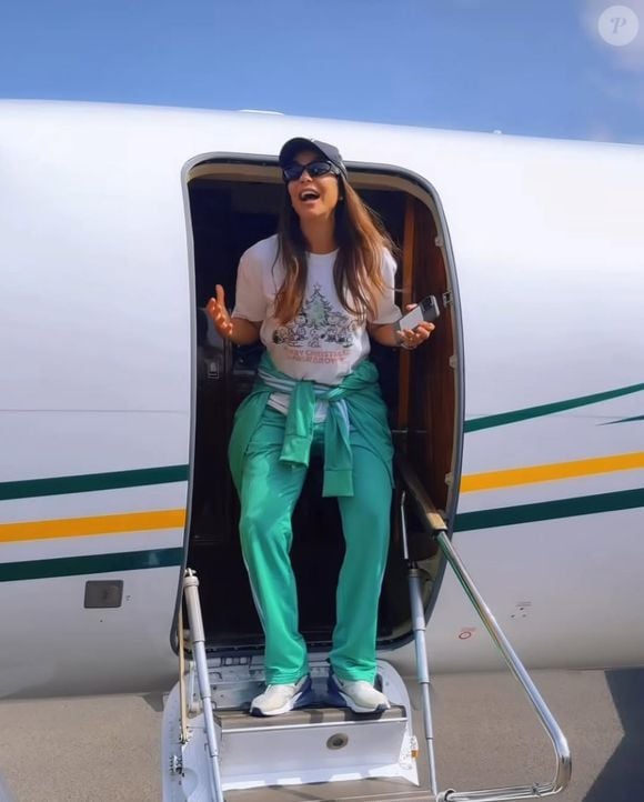 Registro mostra Ivete Sangalo em viagem aérea com estrutura de luxo