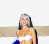 Bruna Marquezine marcou presença no baile de Carnaval da Arara em 2024 e usou top e calcinha brancos metalizado com acessório de cristais na cabeça.