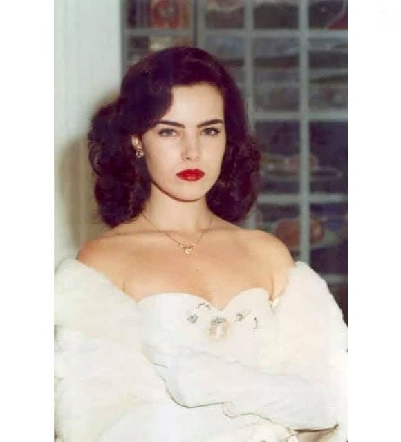 1997: após duas obras de sucesso, Ana Paula Arósio fez sua última novela do SBT, 'Os Ossos do Barão'