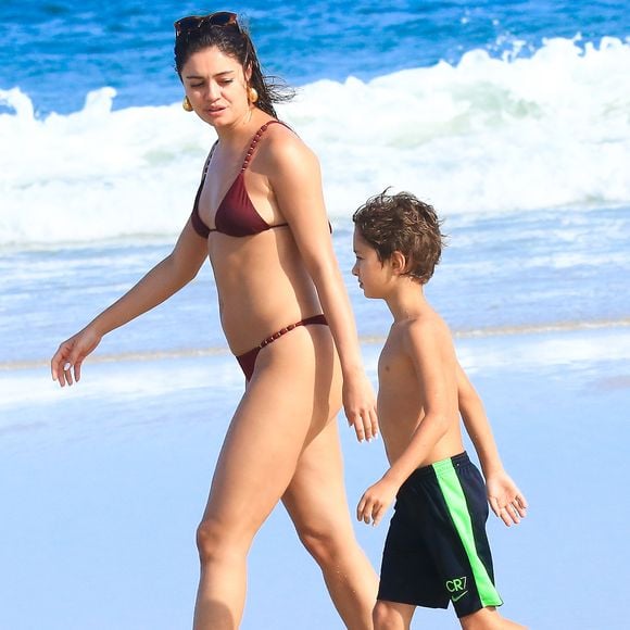 Sophie Charlotte e o pequeno Otto de Oliveira, de 9 anos