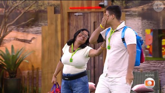 'BBB 25': Eva e Raíssa optaram por levar Guilherme e Delma ao almoço.