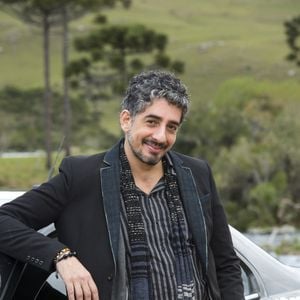 O anjo Ariel (Michel Melamed) conseguirá tirar Felipe e Lívia do perigo. Na sequência, Mestre (Othon Bastos) explicará que o milagre aconteceu graças às orações de Alex (Kadu Schons), filho de Felipe.