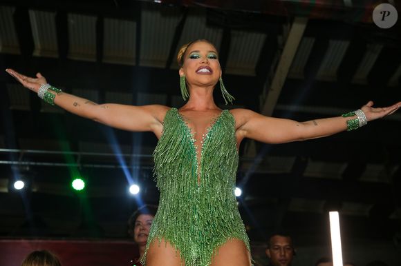 Virgínia Fonseca movimentou a internet nesta terça-feira (03) ao recriar o icônico look de Luma de Oliveira em um ensaio fotográfico para o portal Gshow